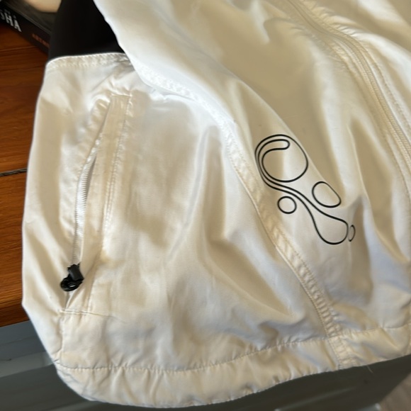 Brooks running vest - Picture 3 of 6